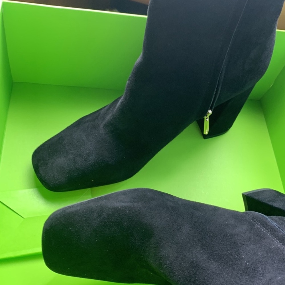 NIB Sam Edelman Black Suede Block Heel Ankle Bootie - Picture 7 of 8
